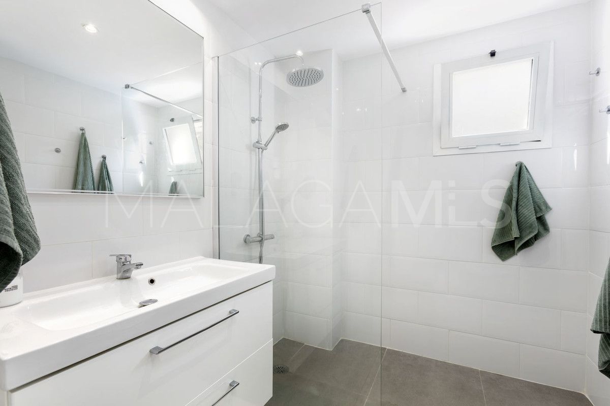 Buy apartment in Nueva Andalucia