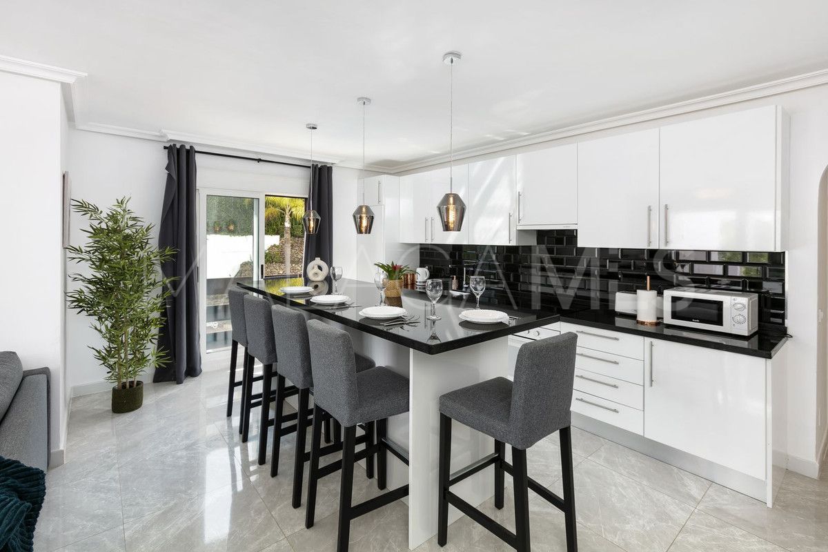 Buy apartment in Nueva Andalucia