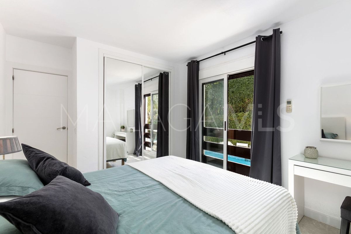 Buy apartment in Nueva Andalucia