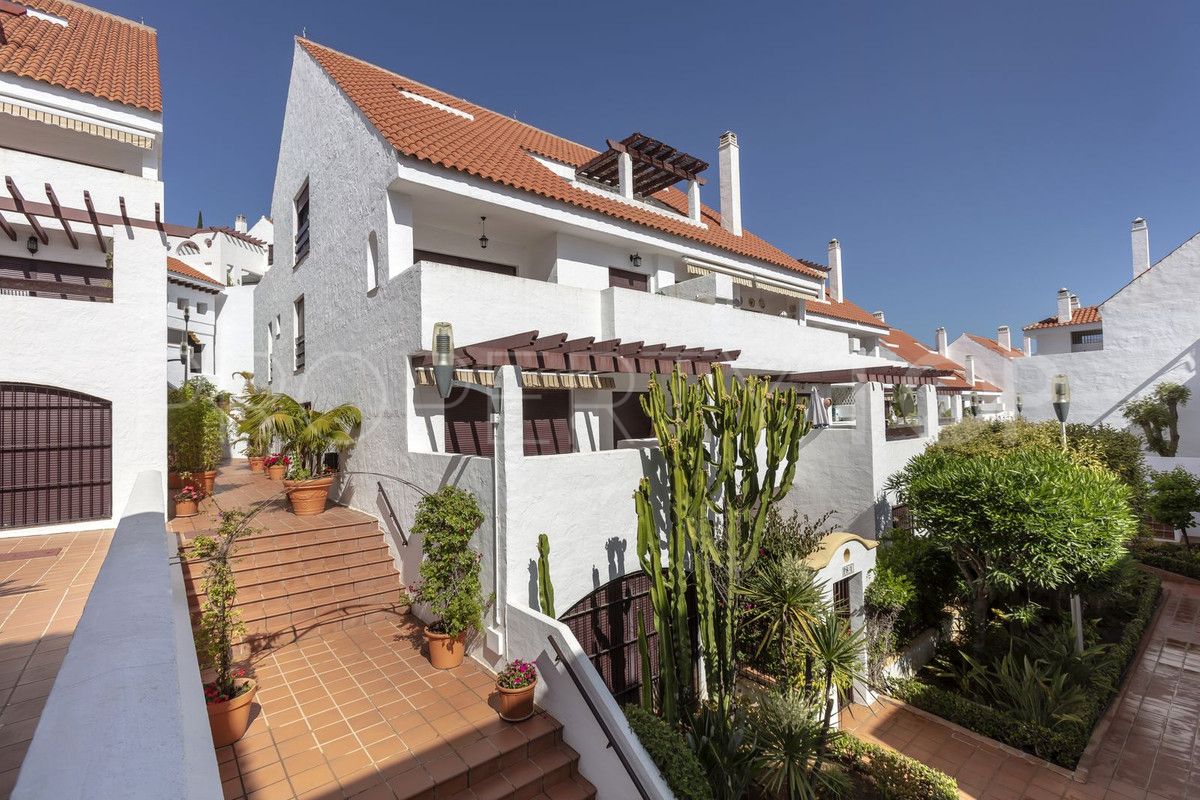 For sale 3 bedrooms ground floor apartment in Nueva Andalucia