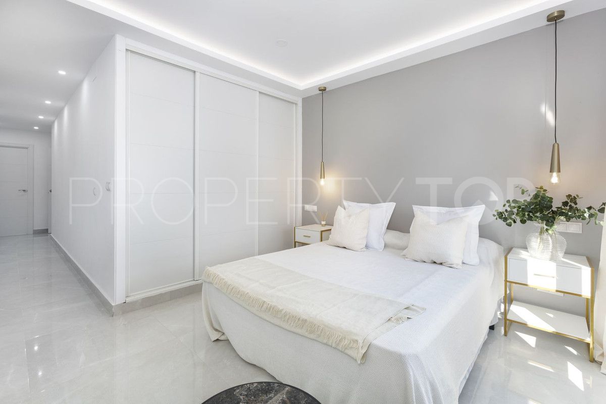 Apartamento planta baja en venta con 3 dormitorios en Nueva Andalucia