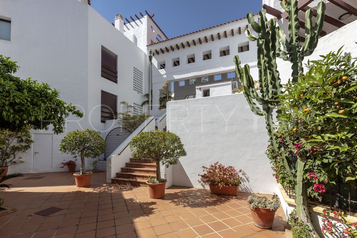 Apartamento planta baja a la venta en Nueva Andalucia