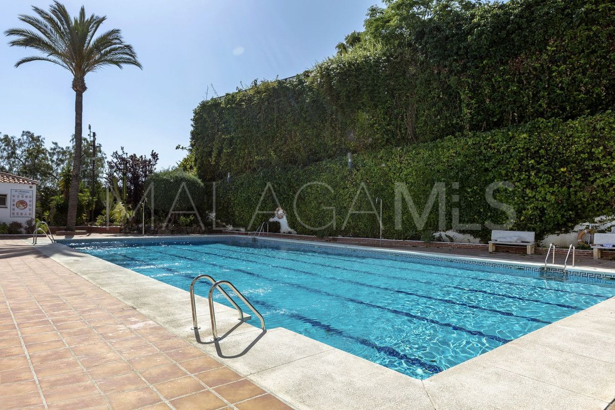 Ground floor apartment for sale in Nueva Andalucia with 3 bedrooms