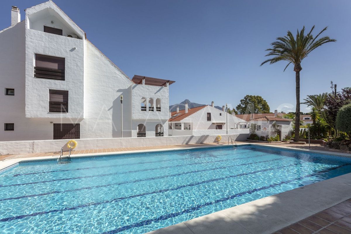 Ground floor apartment for sale in Nueva Andalucia with 3 bedrooms