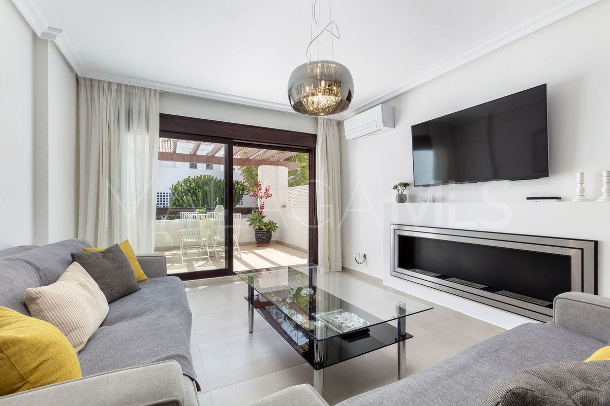 Ground floor apartment for sale in Nueva Andalucia with 3 bedrooms