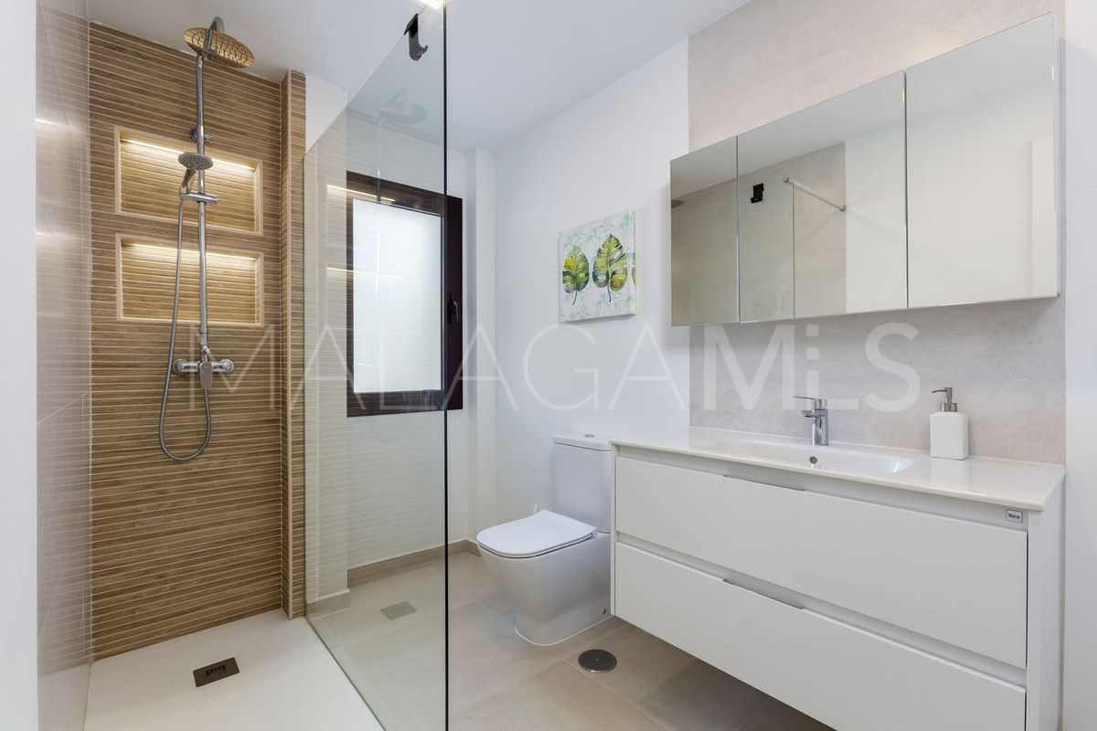 Ground floor apartment for sale in Nueva Andalucia with 3 bedrooms