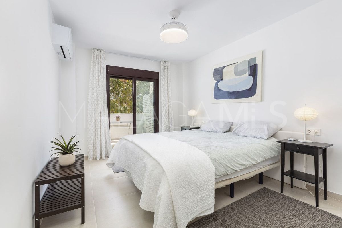 Ground floor apartment for sale in Nueva Andalucia with 3 bedrooms
