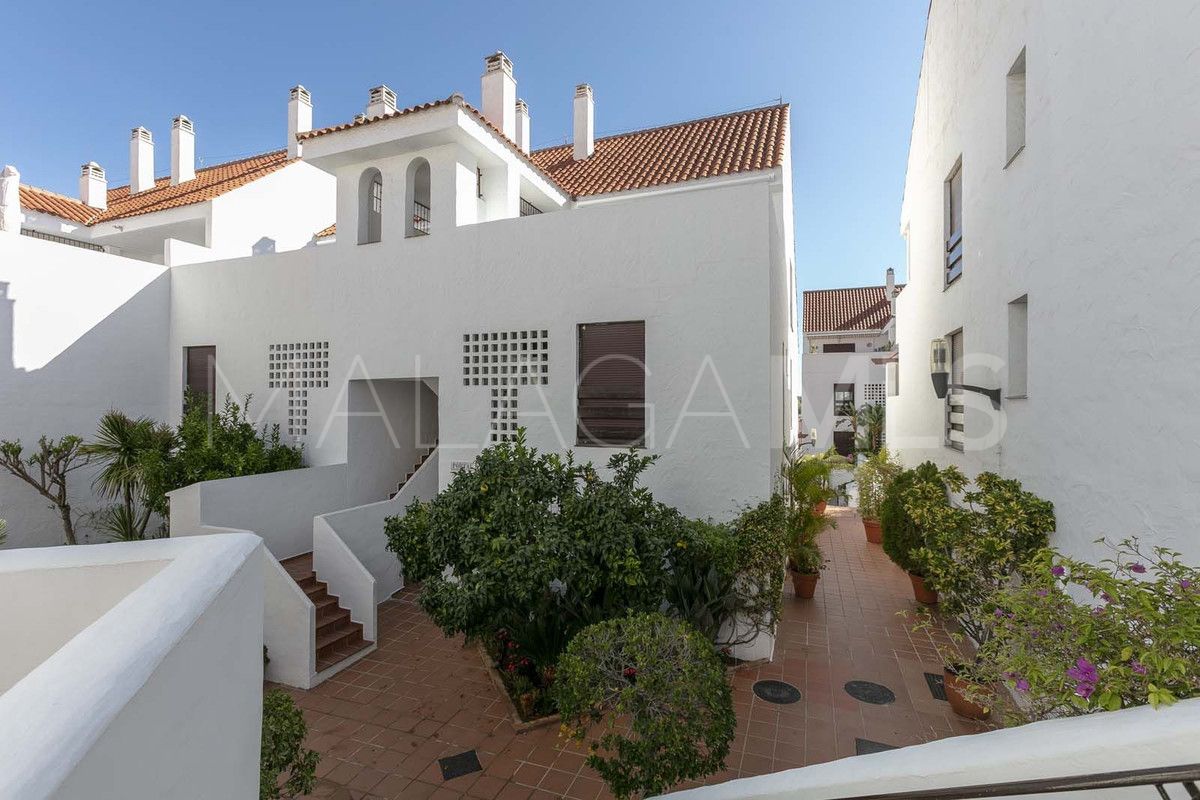 Markplanslägenhet for sale in Nueva Andalucia