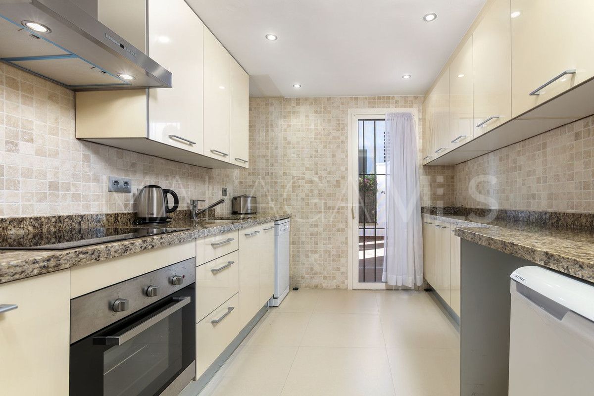 Markplanslägenhet for sale in Nueva Andalucia