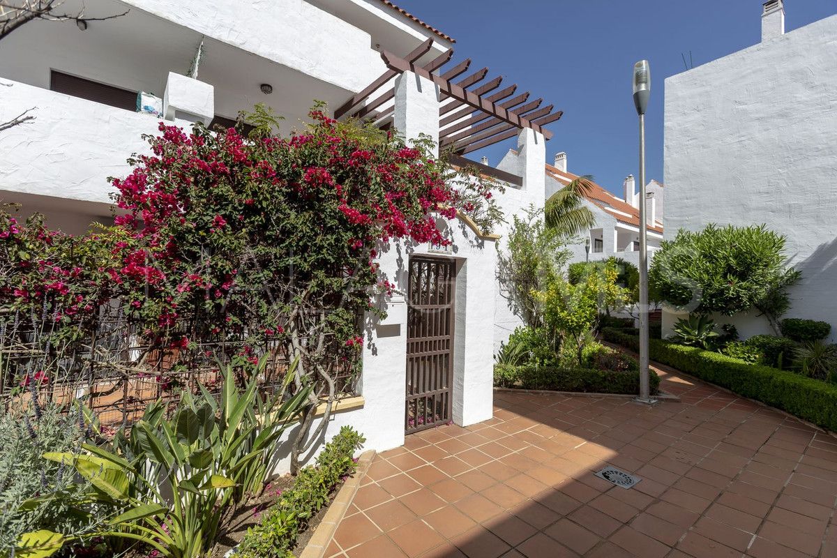 Markplanslägenhet for sale in Nueva Andalucia