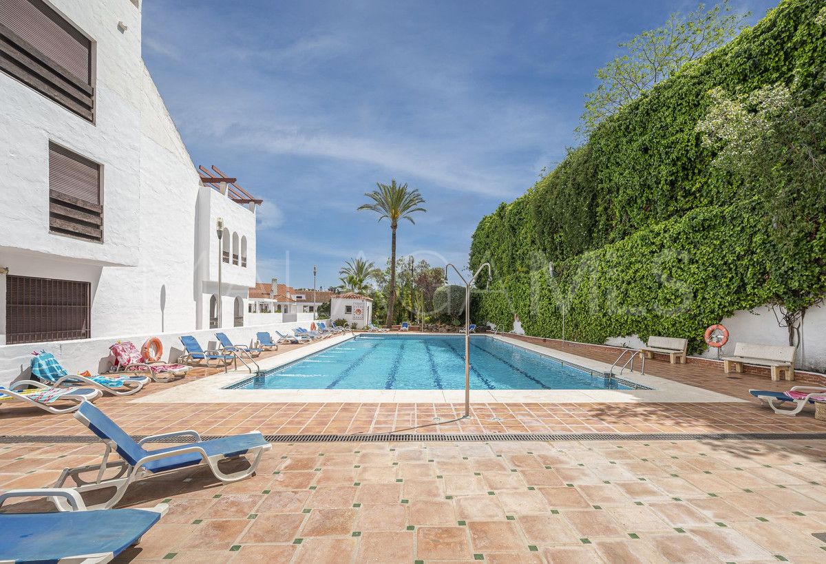 Apartamento for sale in Nueva Andalucia with 3 bedrooms