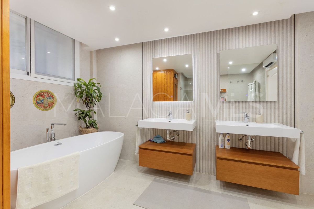 Buy adosado with 4 bedrooms in Marbella - Puerto Banus
