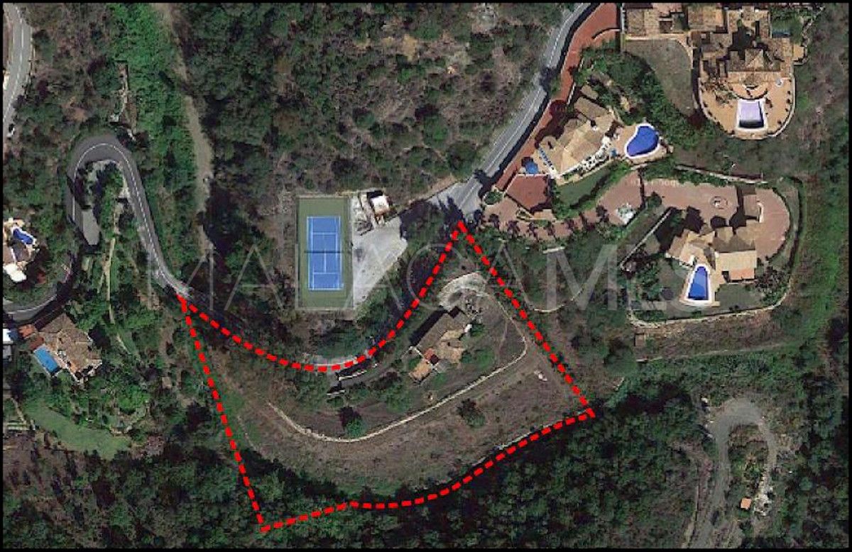 Buy villa in Benahavis