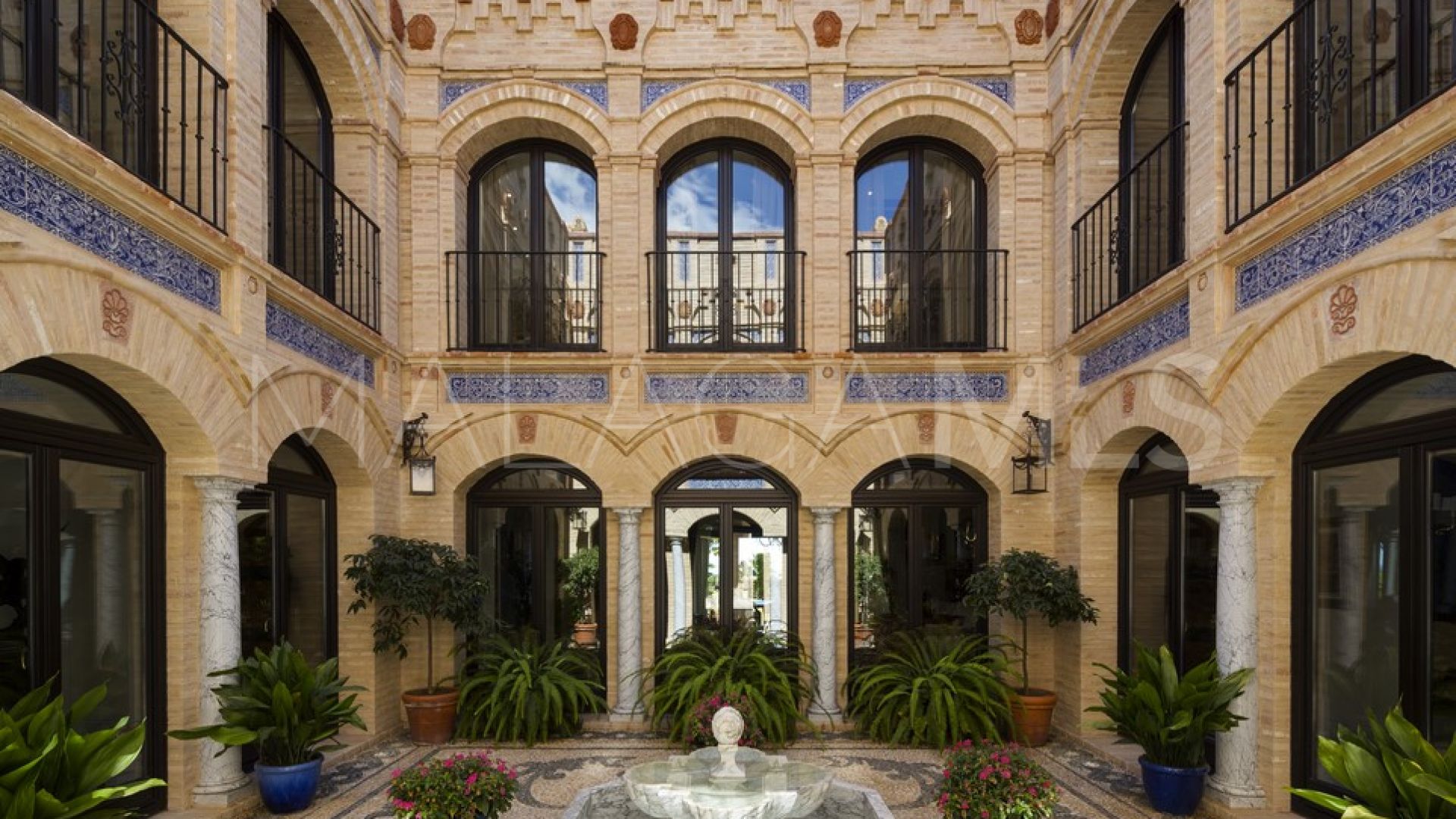 Mansion for sale in Sierra Blanca with 7 bedrooms