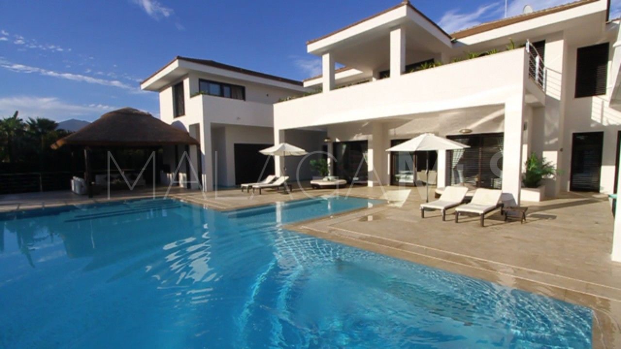 Villa for sale in Guadalmina Baja