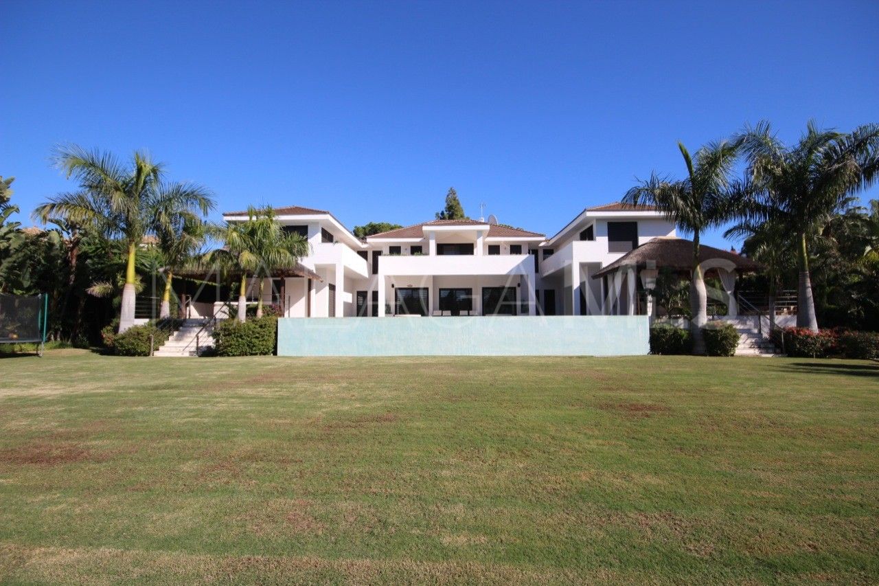 Villa for sale in Guadalmina Baja