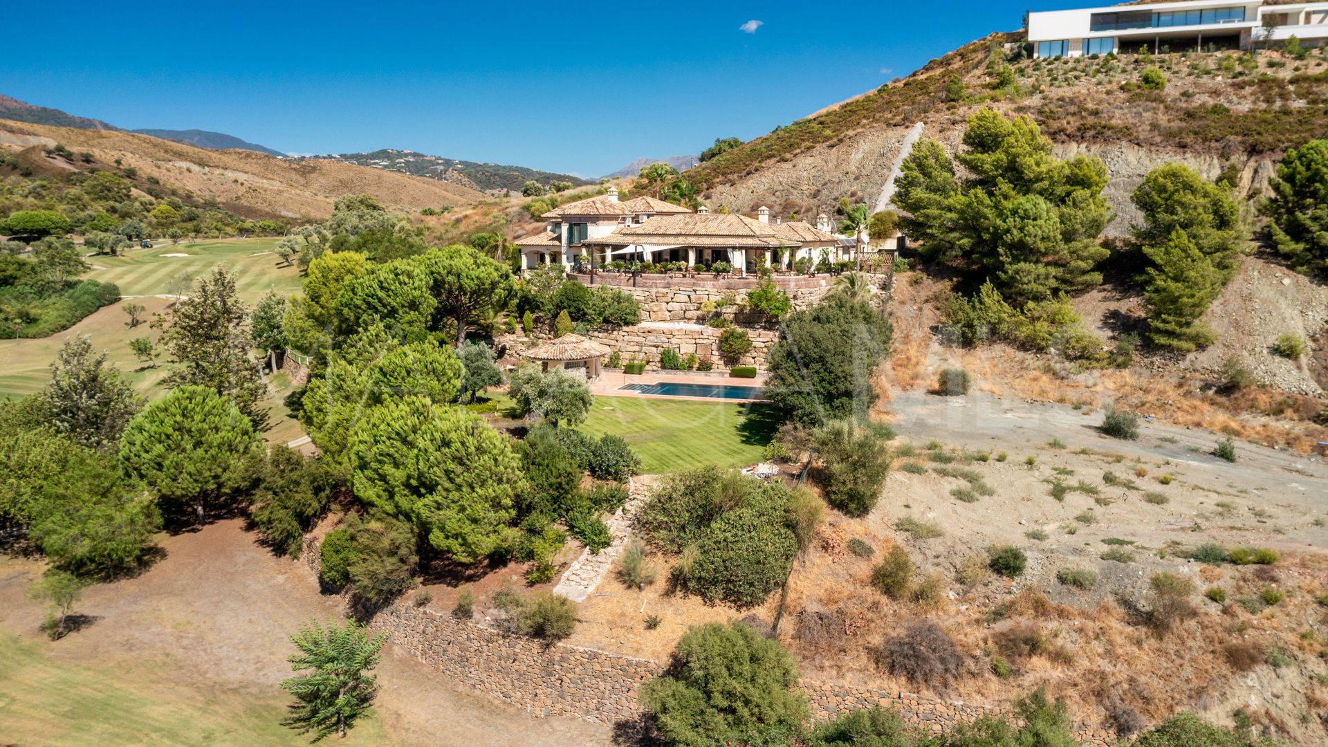 Villa for sale in Benahavis