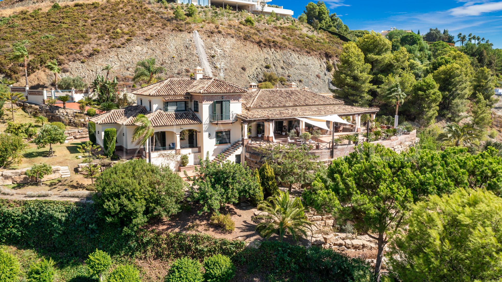 Villa for sale in Benahavis