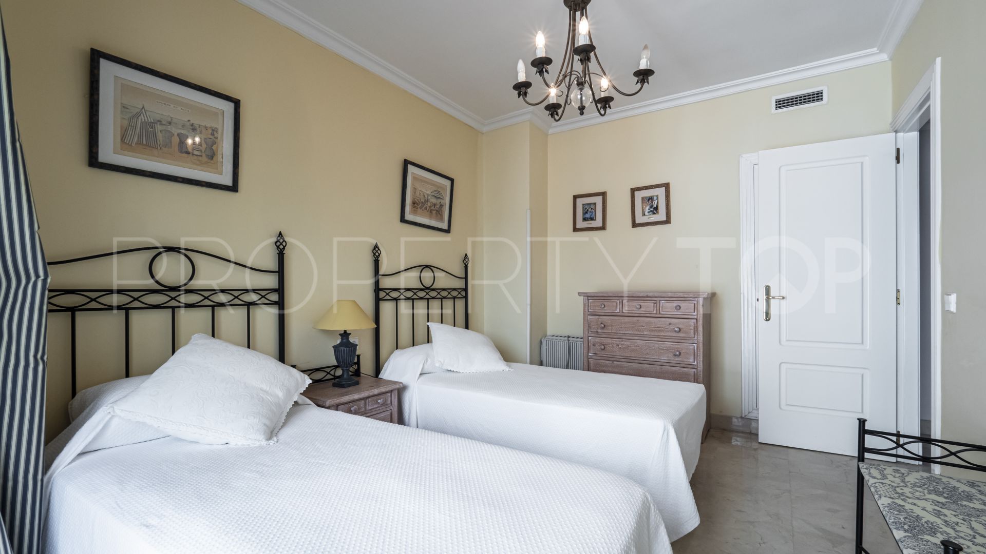 Marbella - Puerto Banus, apartamento planta baja con 2 dormitorios en venta