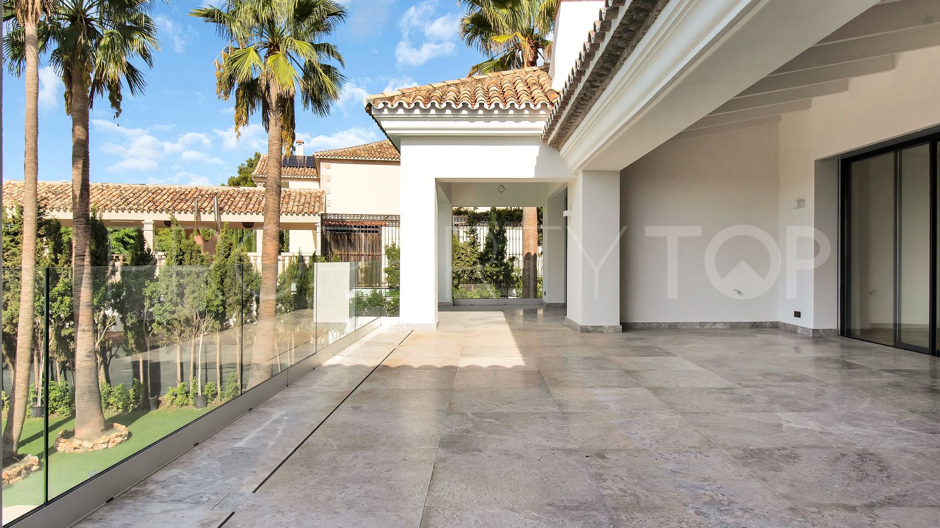 Villa for sale in Sierra Blanca with 6 bedrooms