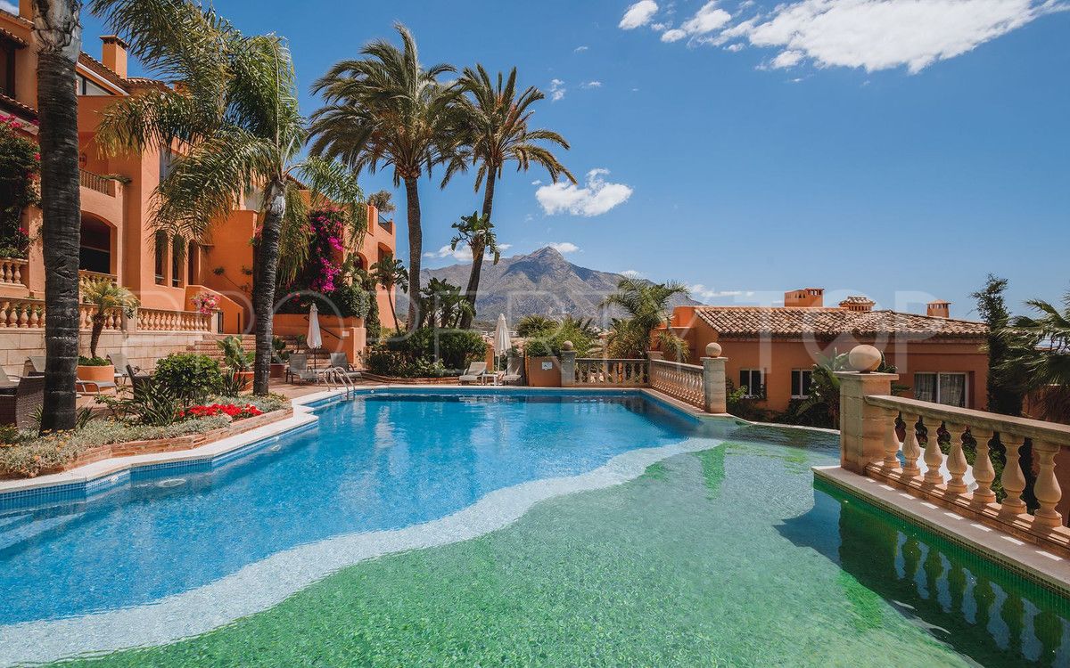 For sale penthouse with 3 bedrooms in Nueva Andalucia