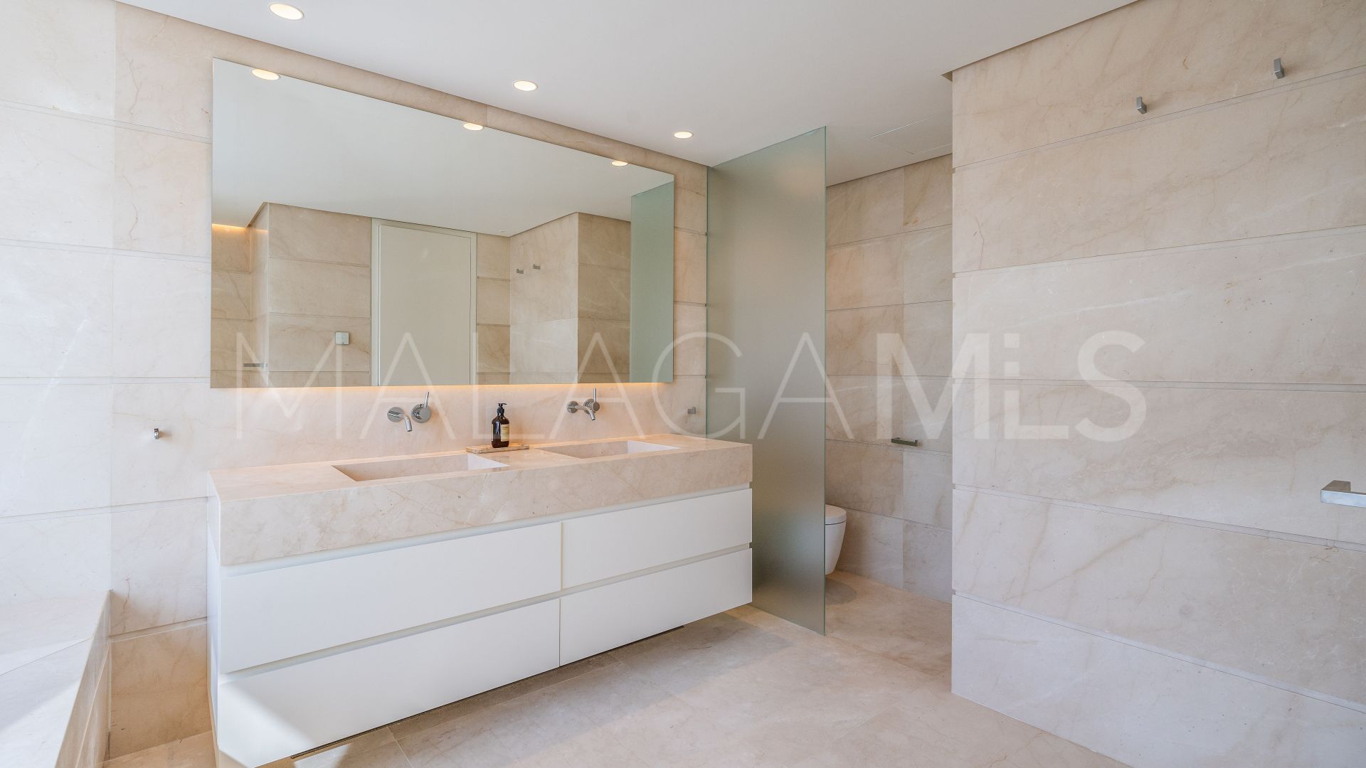 Duplex penthouse for sale in Marina Puente Romano