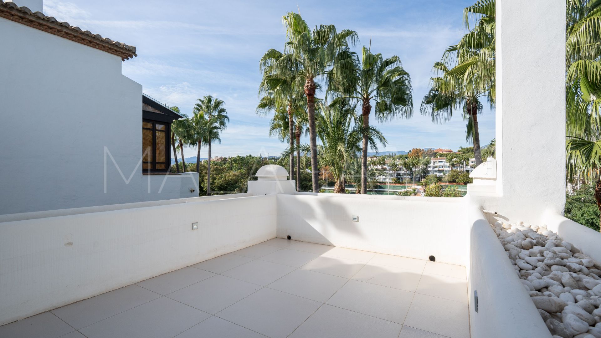 Duplex penthouse for sale in Marina Puente Romano