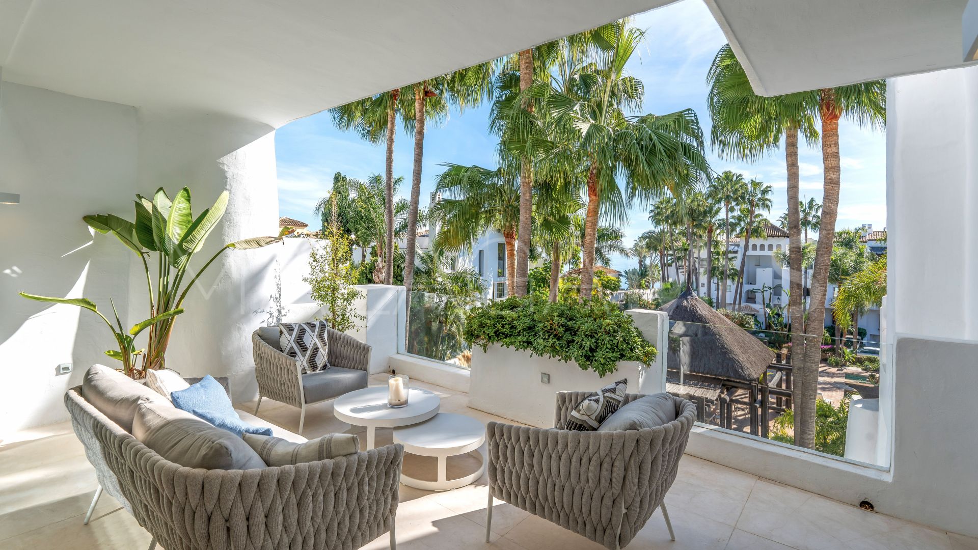 Duplex penthouse for sale in Marina Puente Romano