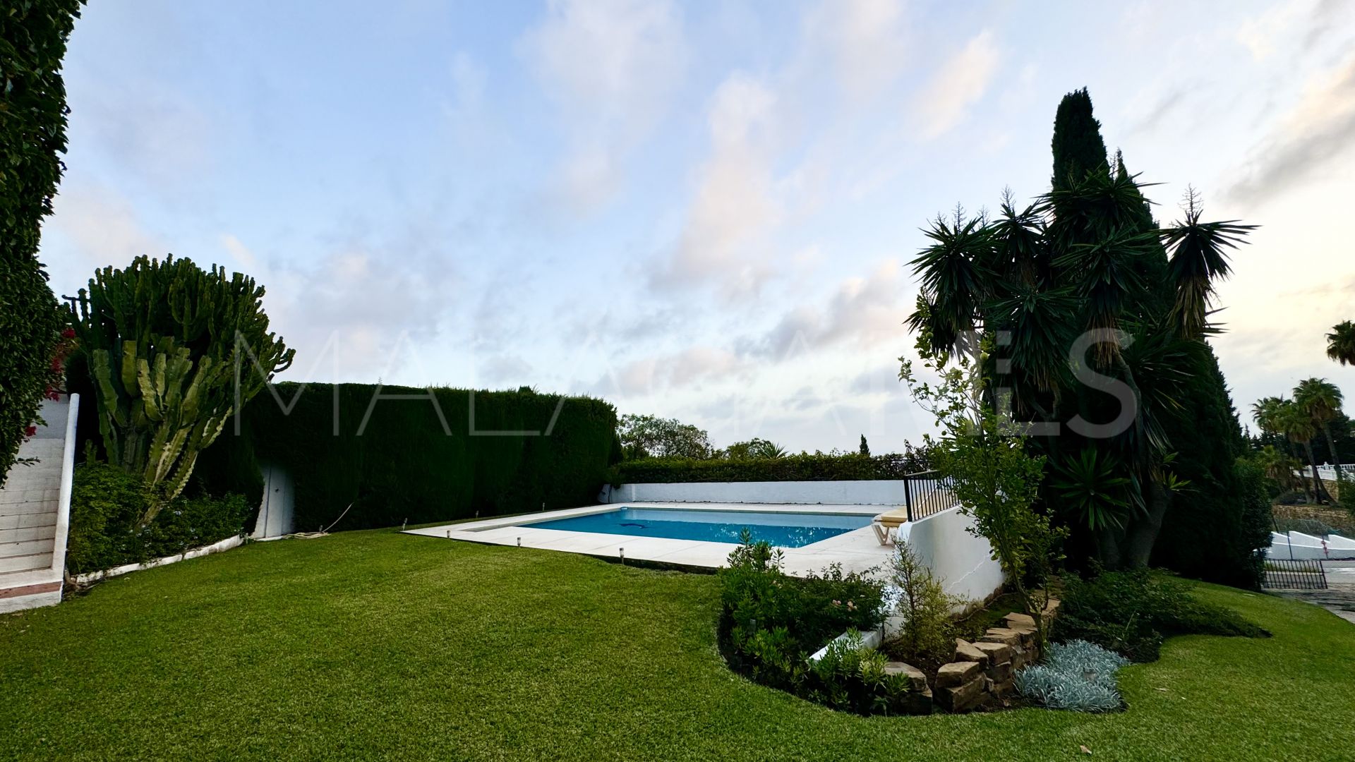 Villa jumelée for sale in Paraiso Alto