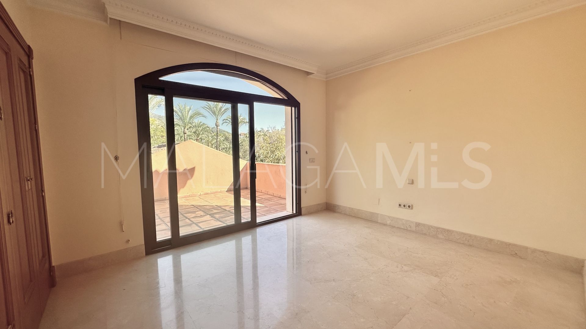 Villa for sale in Altos Reales