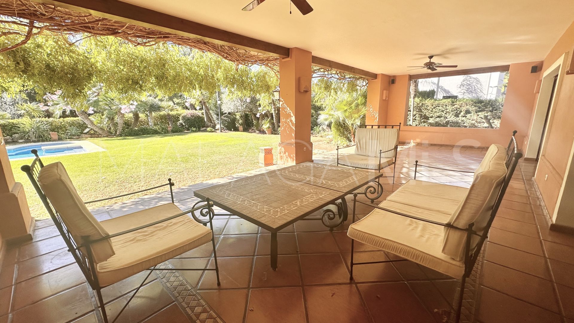 Villa for sale in Altos Reales