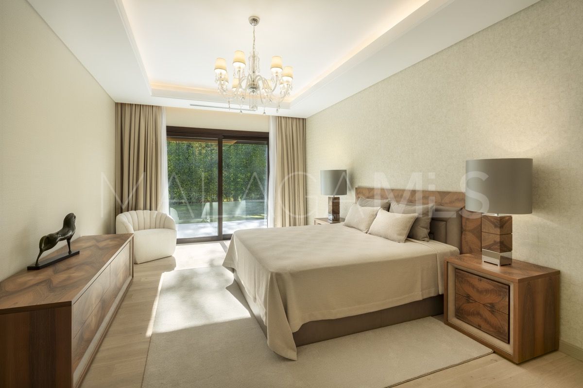 Villa for sale in Nueva Andalucia