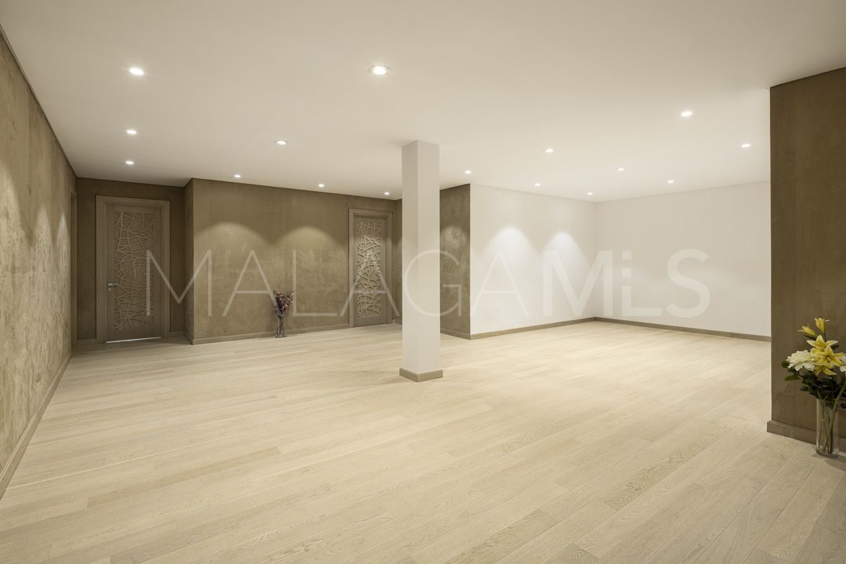 Villa for sale in Nueva Andalucia