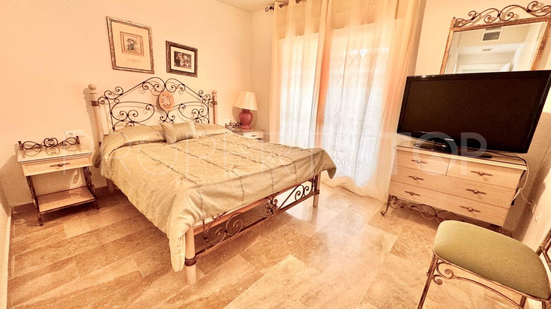 Apartment in Calahonda for sale