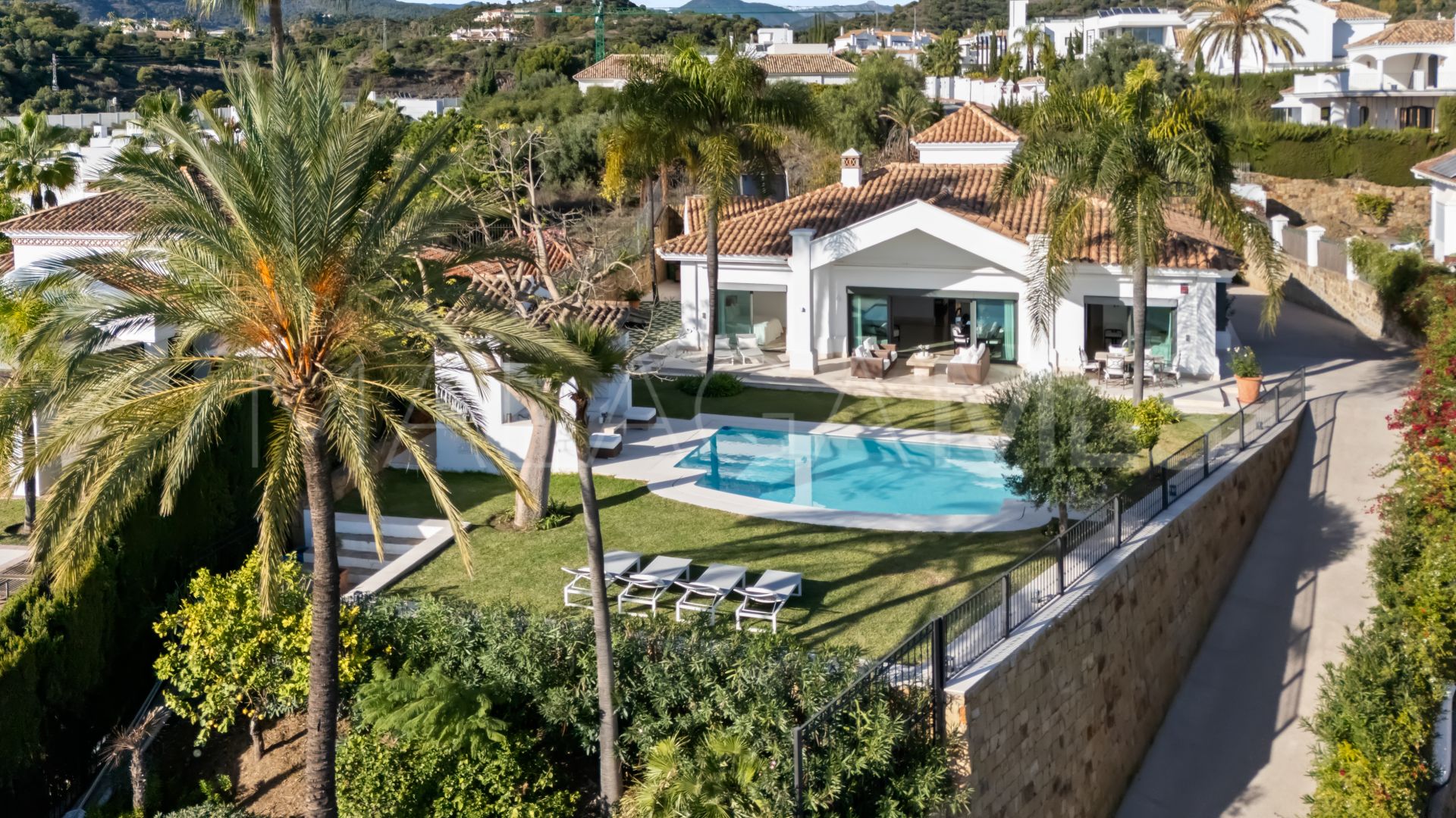 For sale Nueva Andalucia 4 bedrooms villa