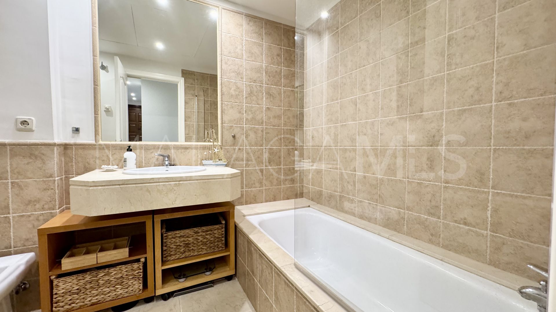For sale 2 bedrooms apartment in Benatalaya