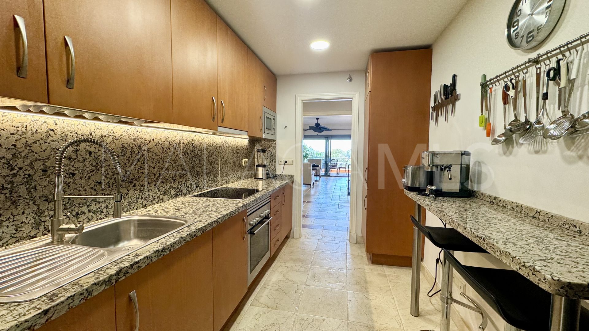 For sale 2 bedrooms apartment in Benatalaya