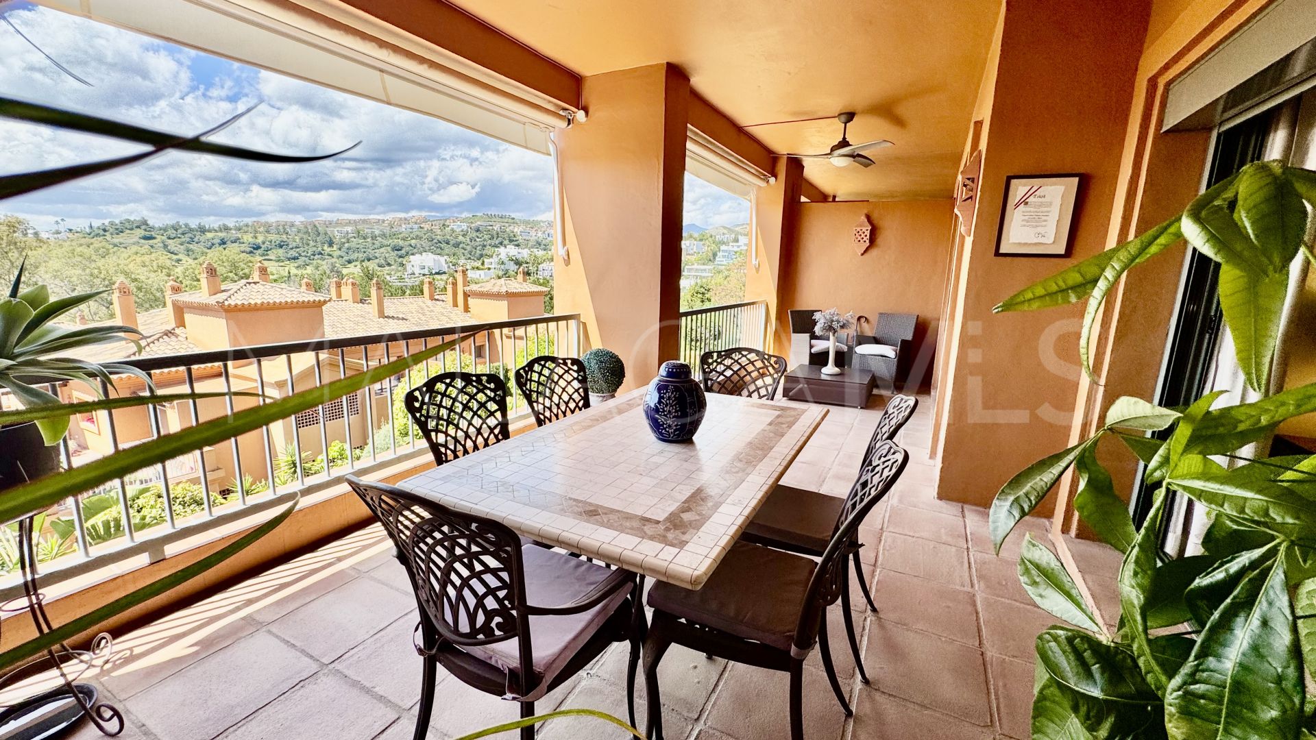 For sale 2 bedrooms apartment in Benatalaya