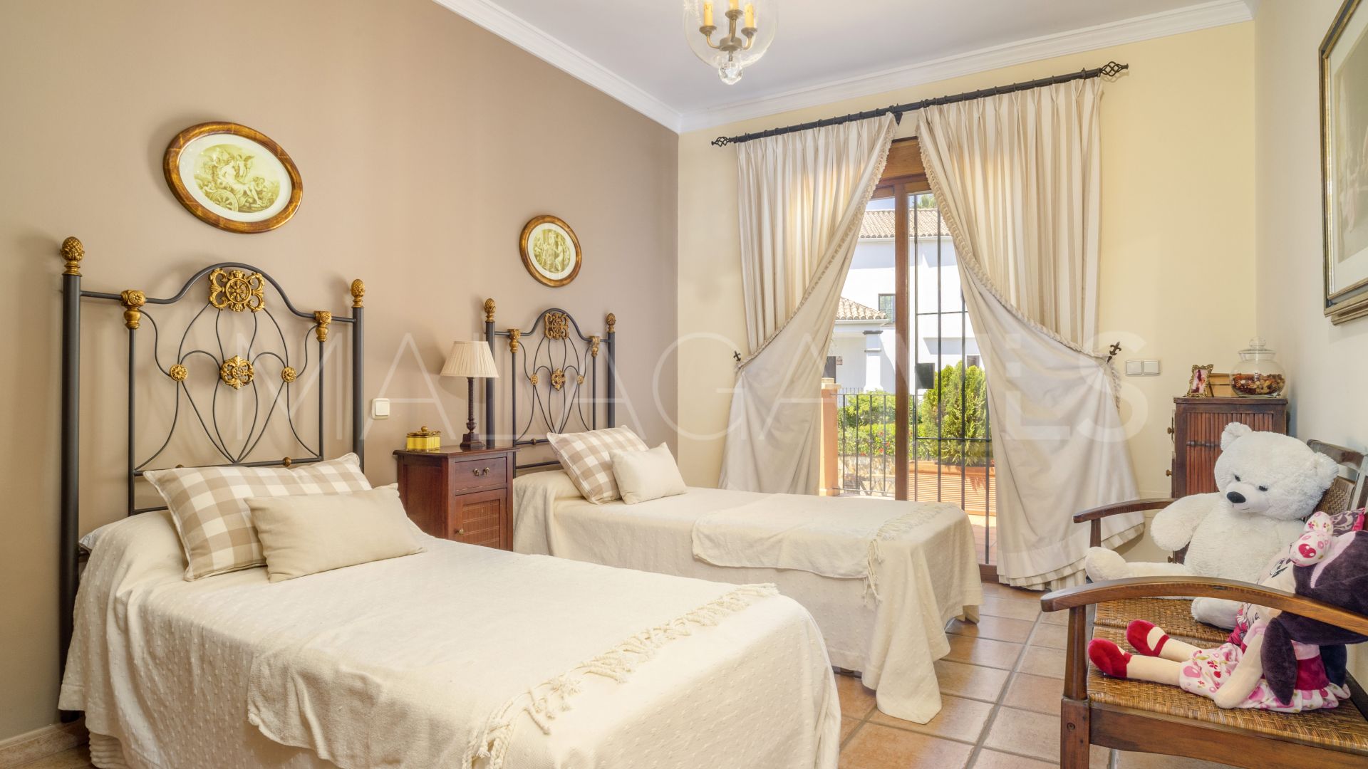 Villa for sale in Guadalmina Alta