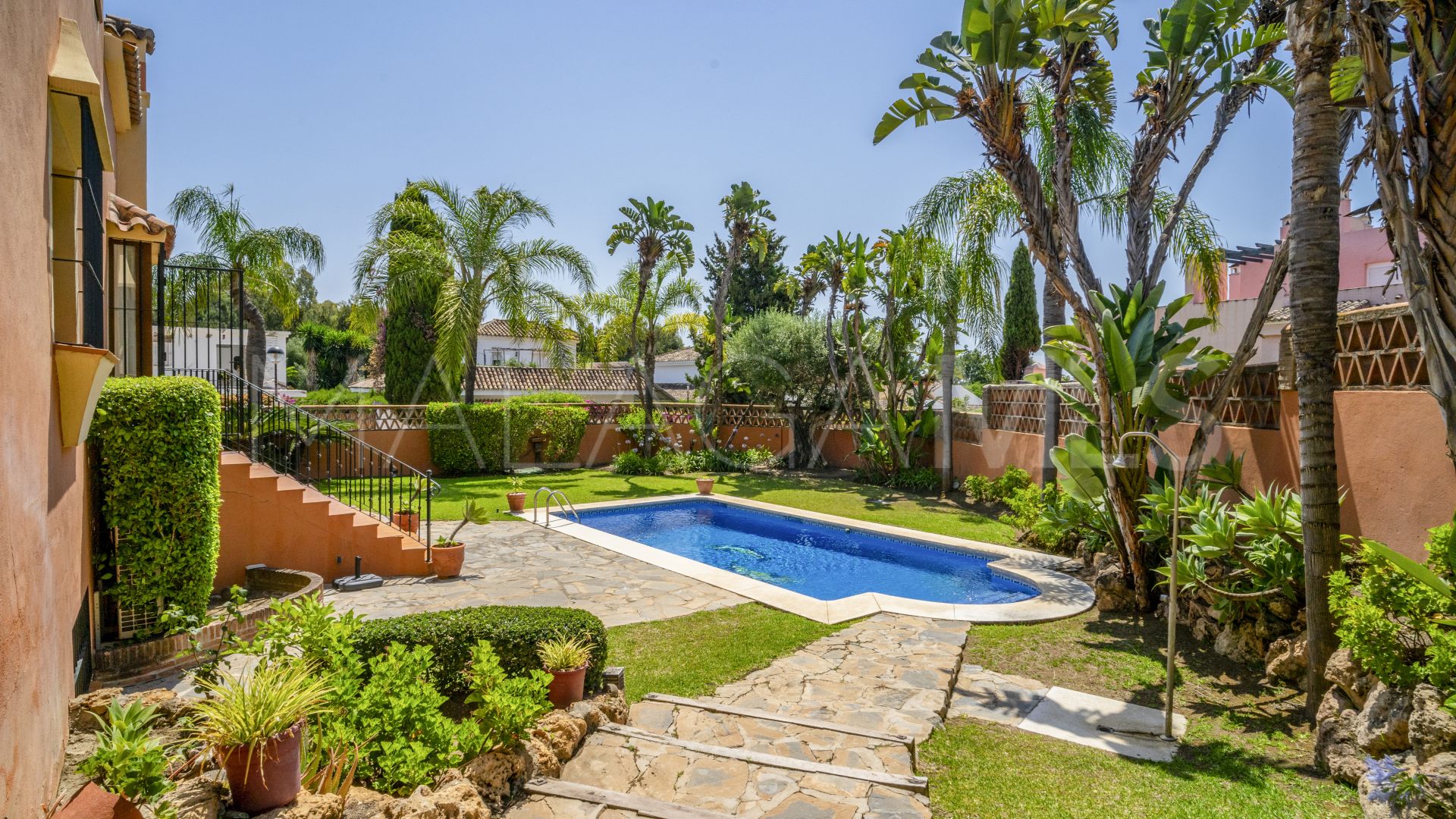 Villa for sale in Guadalmina Alta