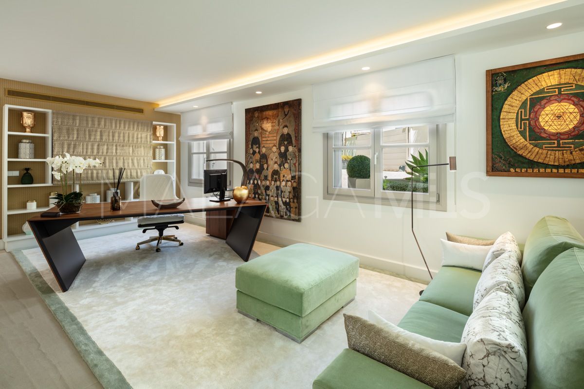 Herrenhaus for sale in Aloha