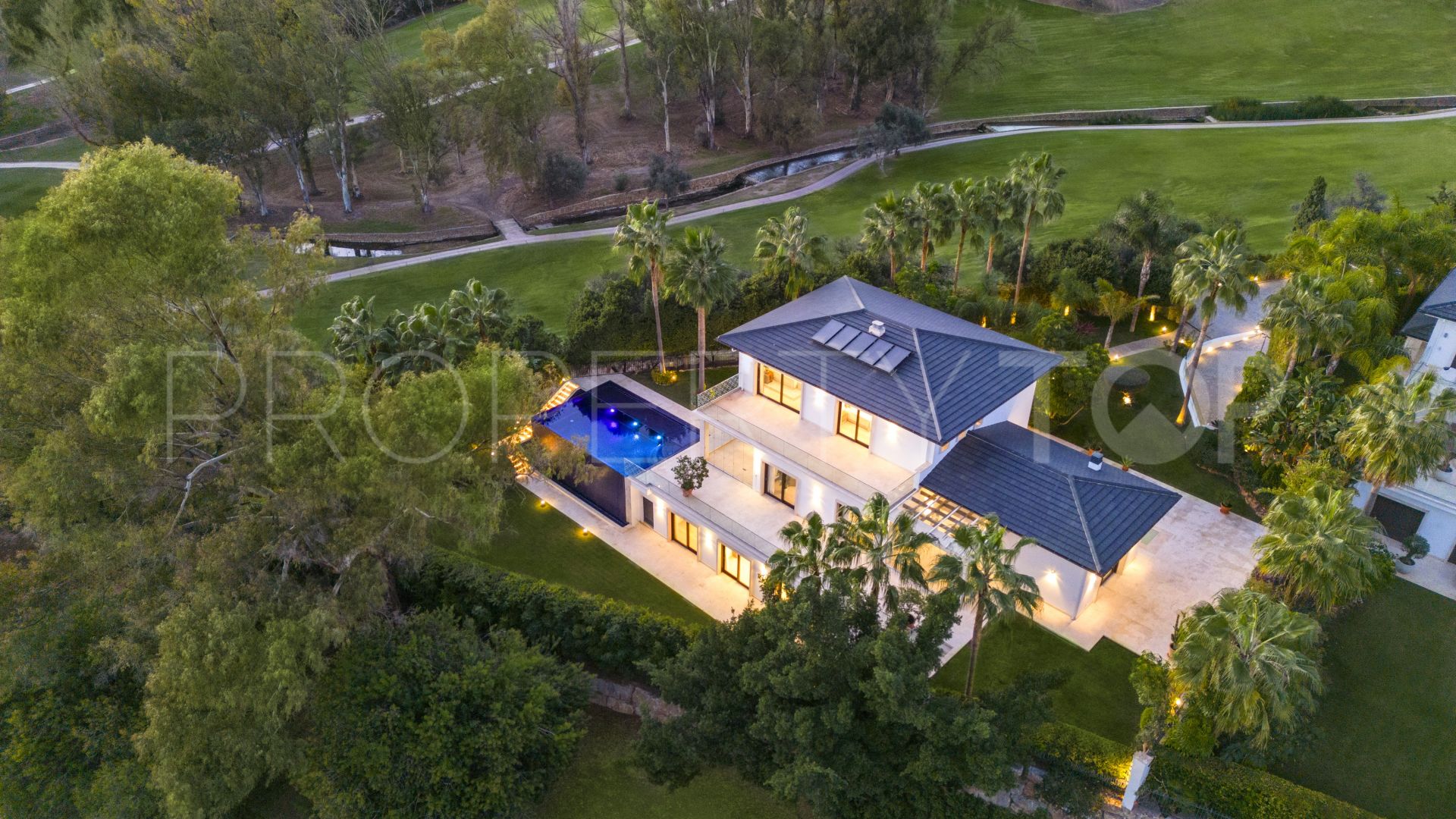 Villa en venta con 5 dormitorios en Aloha