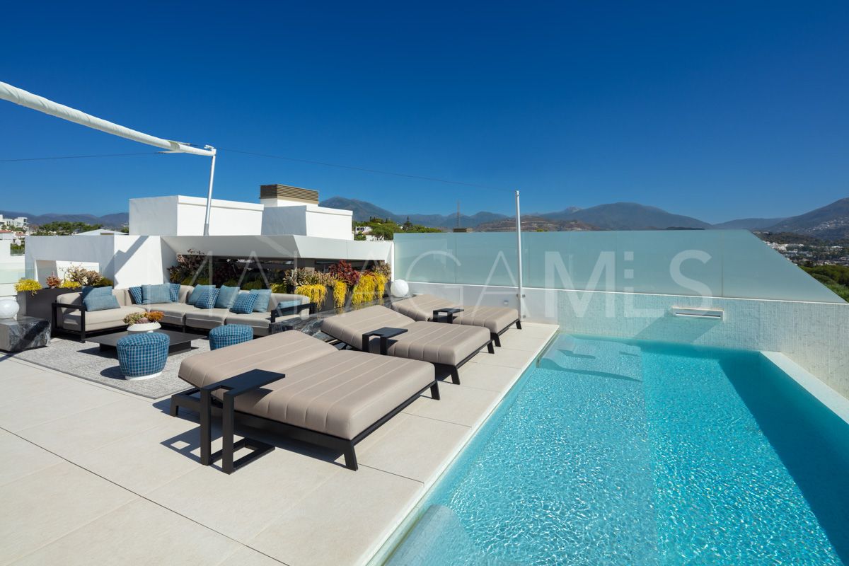 For sale Nueva Andalucia 4 bedrooms semi detached villa