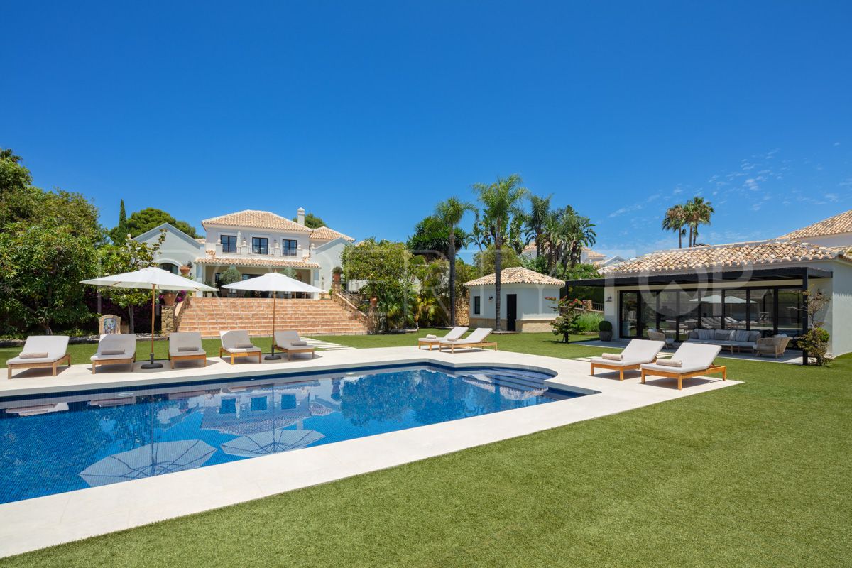 Villa for sale in El Paraiso with 5 bedrooms