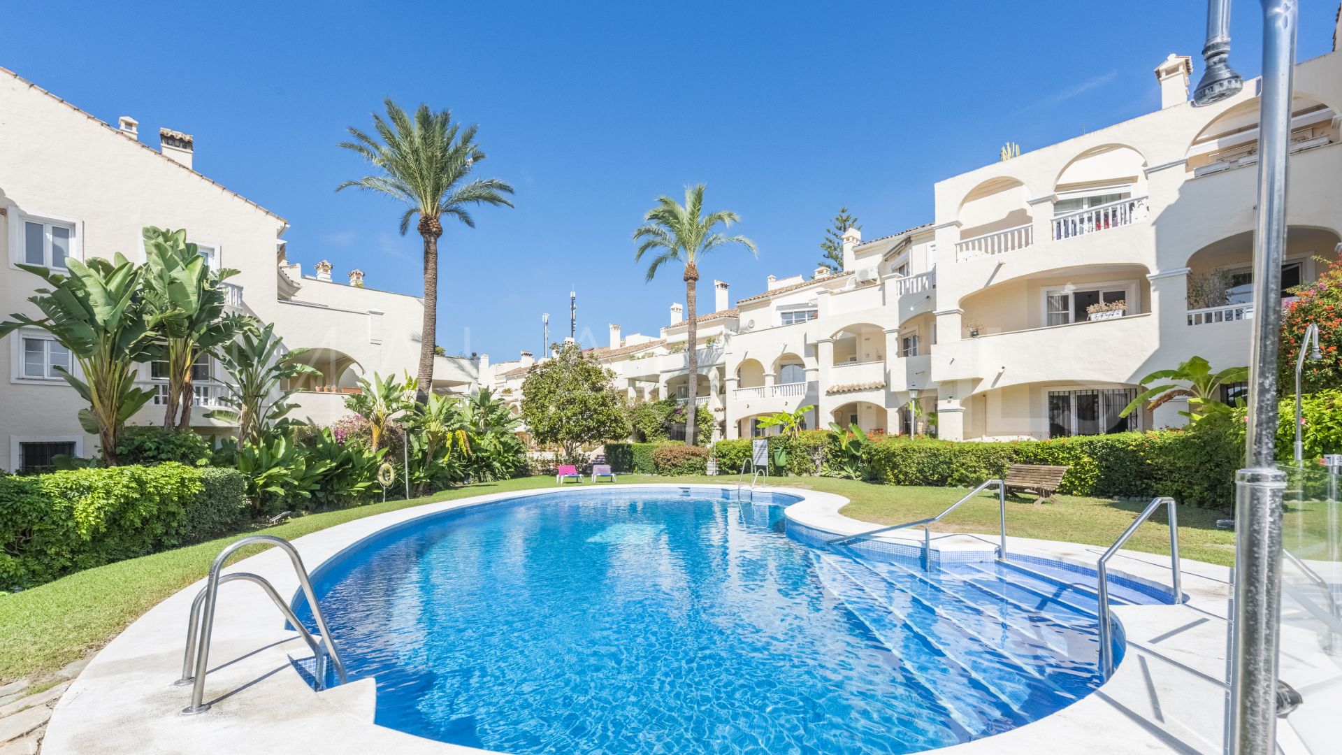 Buy apartamento planta baja de 3 bedrooms in El Paraiso