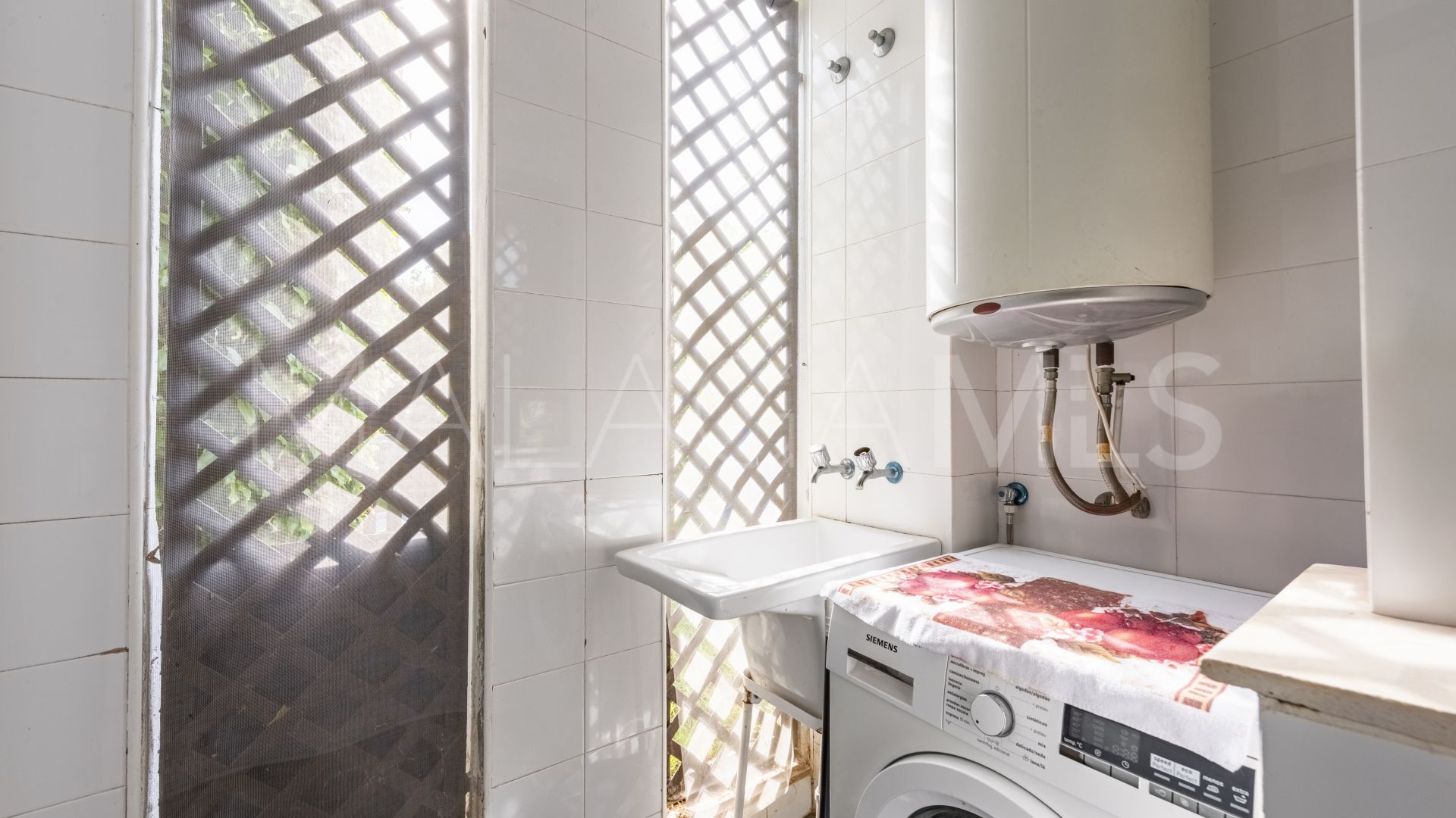 Erdgeschosswohnung for sale in Estepona Ost