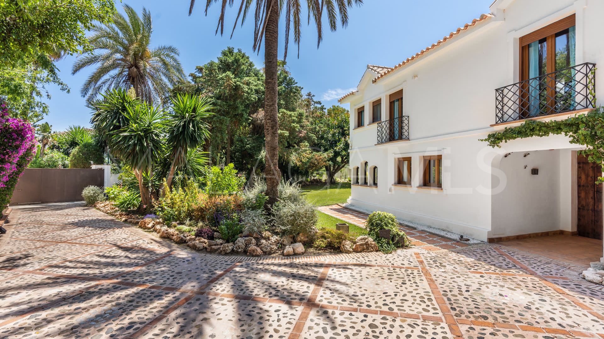 For sale Guadalmina Baja villa with 4 bedrooms