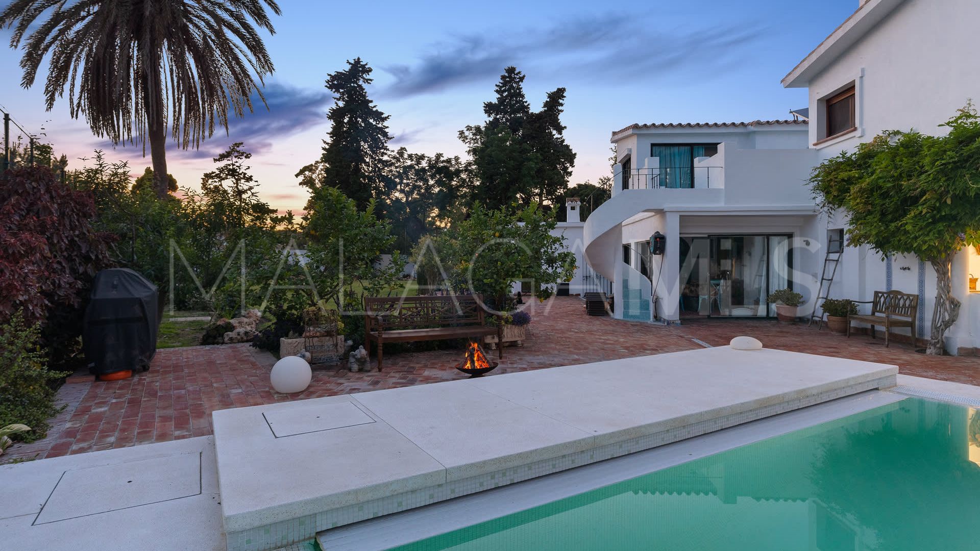 Villa for sale in Guadalmina Baja