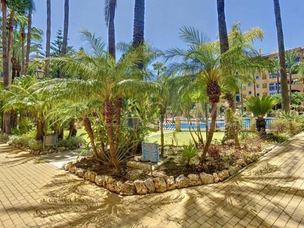 For sale apartment in Linda Vista Baja with 4 bedrooms