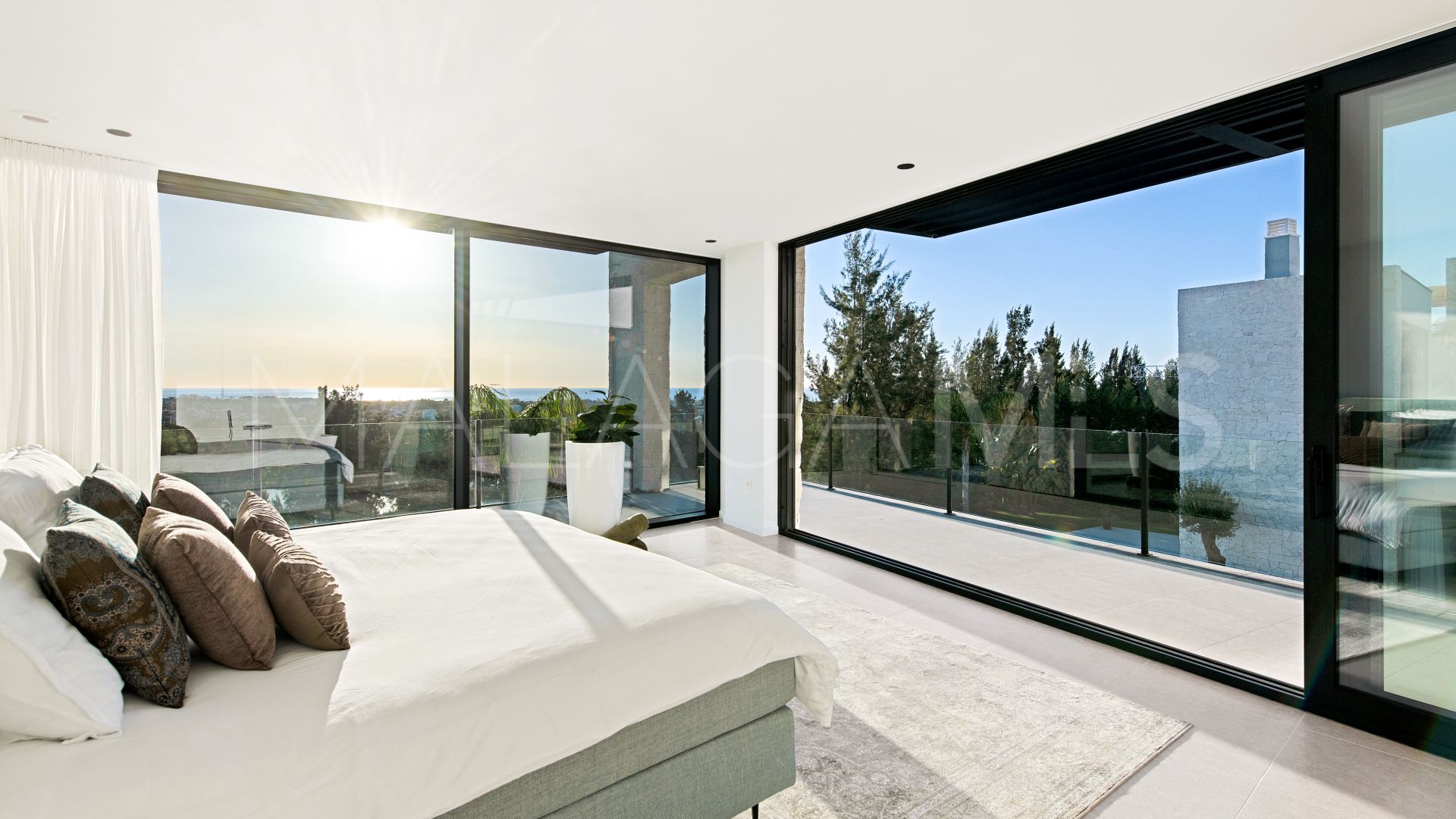 Buy villa with 5 bedrooms in La Alqueria
